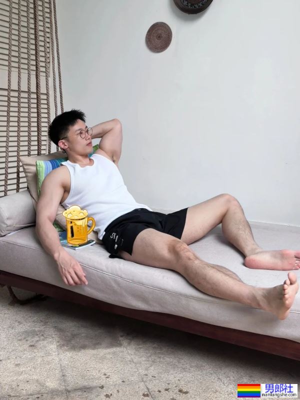 白皮斯文男人 - 51虹马