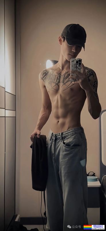 178的纹身薄肌痞帅男神,馋他身子! - 51虹马 178的纹身薄肌痞帅男神,馋他身子! - 51虹马