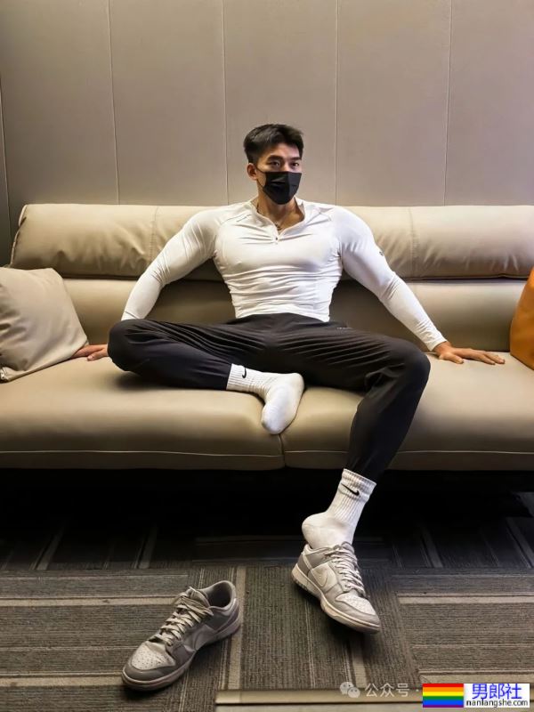 45码大脚黑皮体育生——我愿称之为天菜Top1！！！ - 51虹马