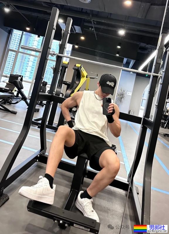 宽肩窄腰双开门身材男人，广东必吃榜top1，绝不可错过！ - 51虹马