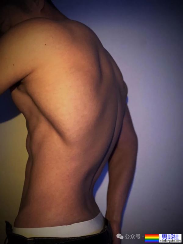宽肩窄腰双开门身材男人，广东必吃榜top1，绝不可错过！ - 51虹马