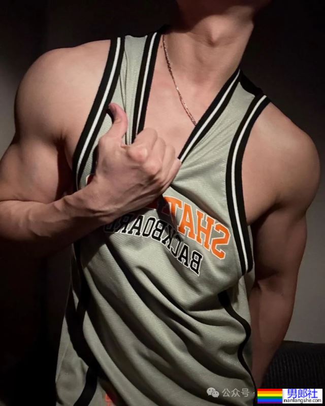 宽肩窄腰双开门身材男人，广东必吃榜top1，绝不可错过！ - 51虹马