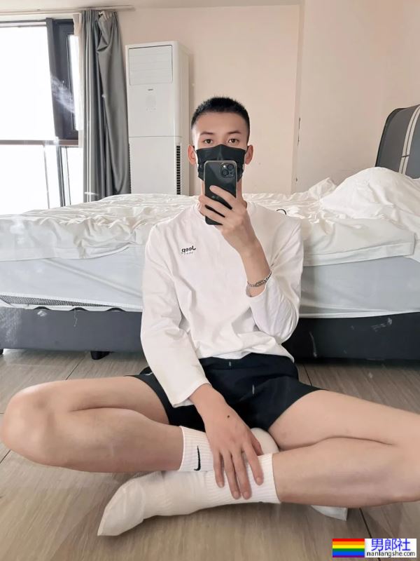 白白的长腿男 - 51虹马