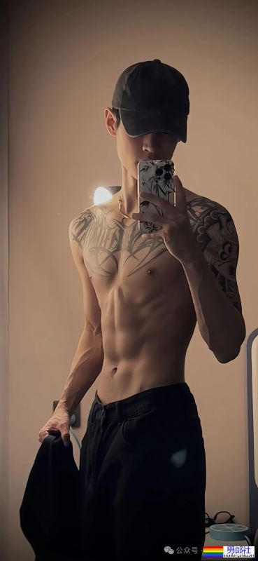 178的纹身薄肌痞帅男神,馋他身子! - 51虹马 178的纹身薄肌痞帅男神,馋他身子! - 51虹马