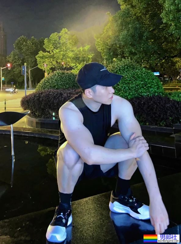 白白壮壮的男人，真的很香 - 51虹马