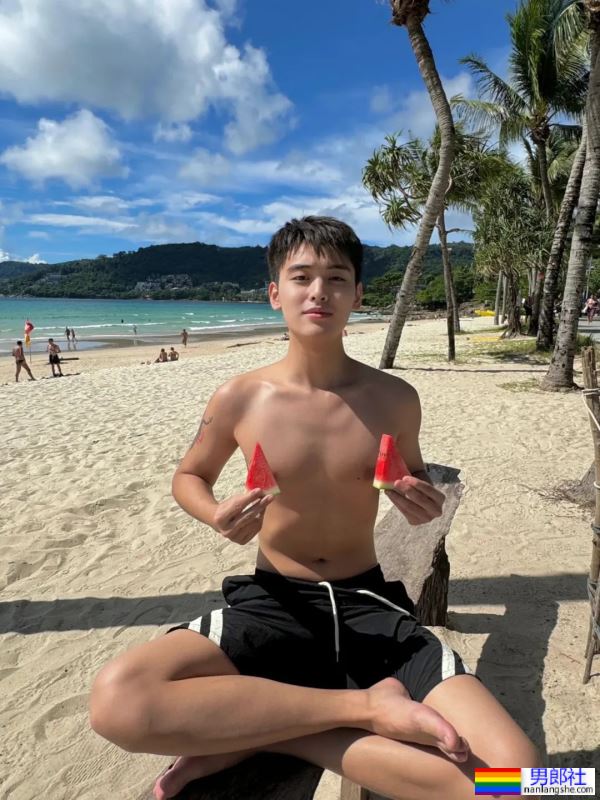 大过年在家看帅哥 - 51虹马