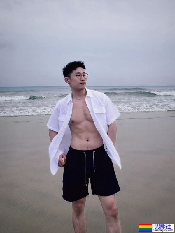 白皮斯文男人 - 51虹马