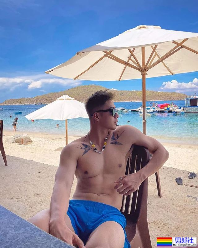 灰裤子不吃香了！蓝短裤不输汪大菲！ - 51虹马