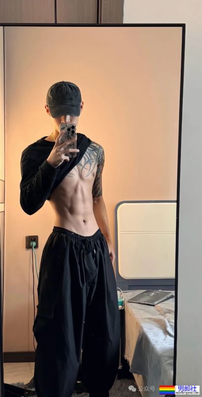 178的纹身薄肌痞帅男神,馋他身子! - 51虹马 178的纹身薄肌痞帅男神,馋他身子! - 51虹马