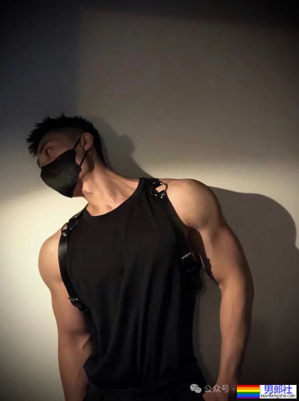 宽肩窄腰双开门身材男人，广东必吃榜top1，绝不可错过！ - 51虹马