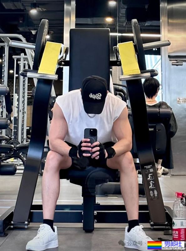 宽肩窄腰双开门身材男人，广东必吃榜top1，绝不可错过！ - 51虹马