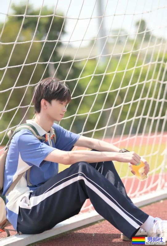 钻石男高，又白又修长 - 51虹马