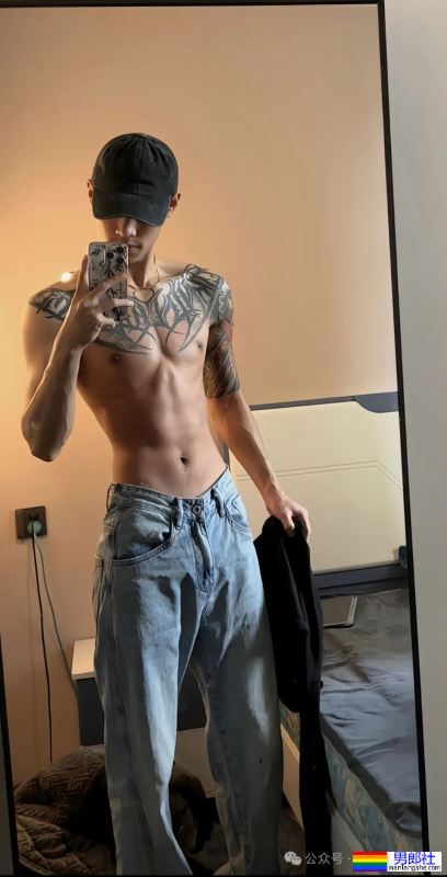 178的纹身薄肌痞帅男神,馋他身子! - 51虹马 178的纹身薄肌痞帅男神,馋他身子! - 51虹马