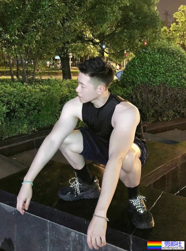 白白壮壮的男人，真的很香 - 51虹马