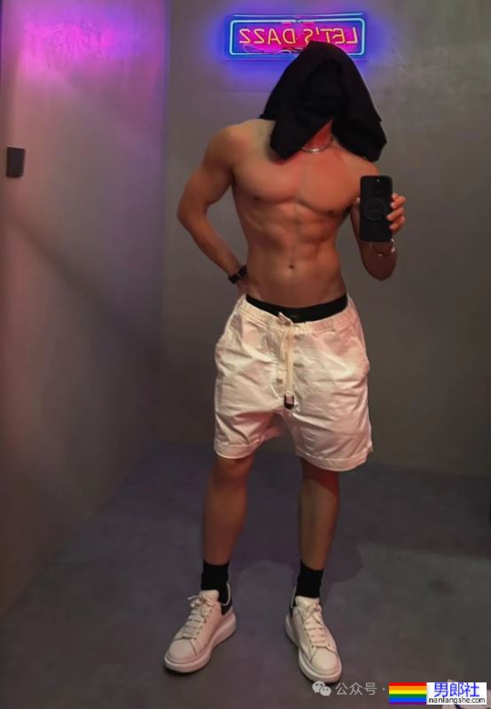 宽肩窄腰双开门身材男人，广东必吃榜top1，绝不可错过！ - 51虹马