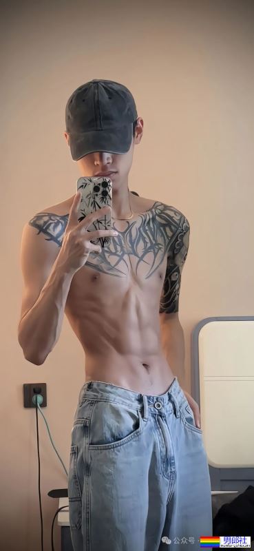 178的纹身薄肌痞帅男神,馋他身子! - 51虹马 178的纹身薄肌痞帅男神,馋他身子! - 51虹马