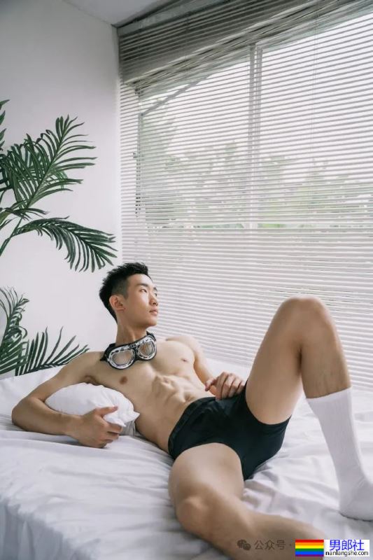 川渝冷白皮薄肌小哥哥,这身材把持不住了! - 51虹马 川渝冷白皮薄肌小哥哥,这身材把持不住了! - 51虹马