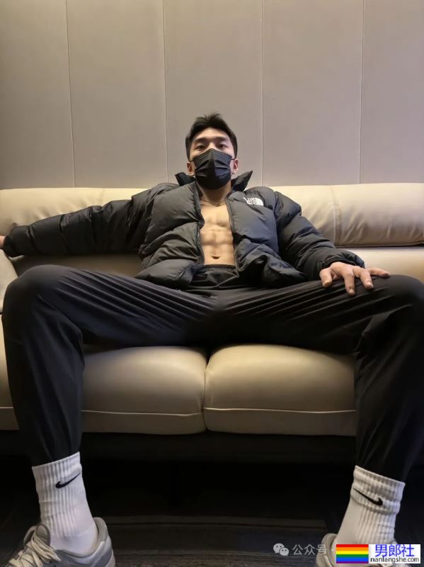 45码大脚黑皮体育生——我愿称之为天菜Top1！！！ - 51虹马