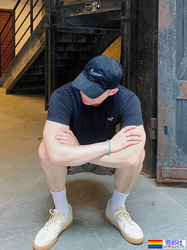 白白壮壮的男人，真的很香 - 51虹马