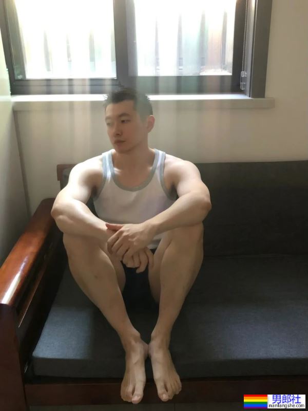 白白壮壮的男人，真的很香 - 51虹马