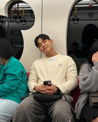 脱衣阳刚、穿衣可爱！韩国模特：李健熙 - 51虹马