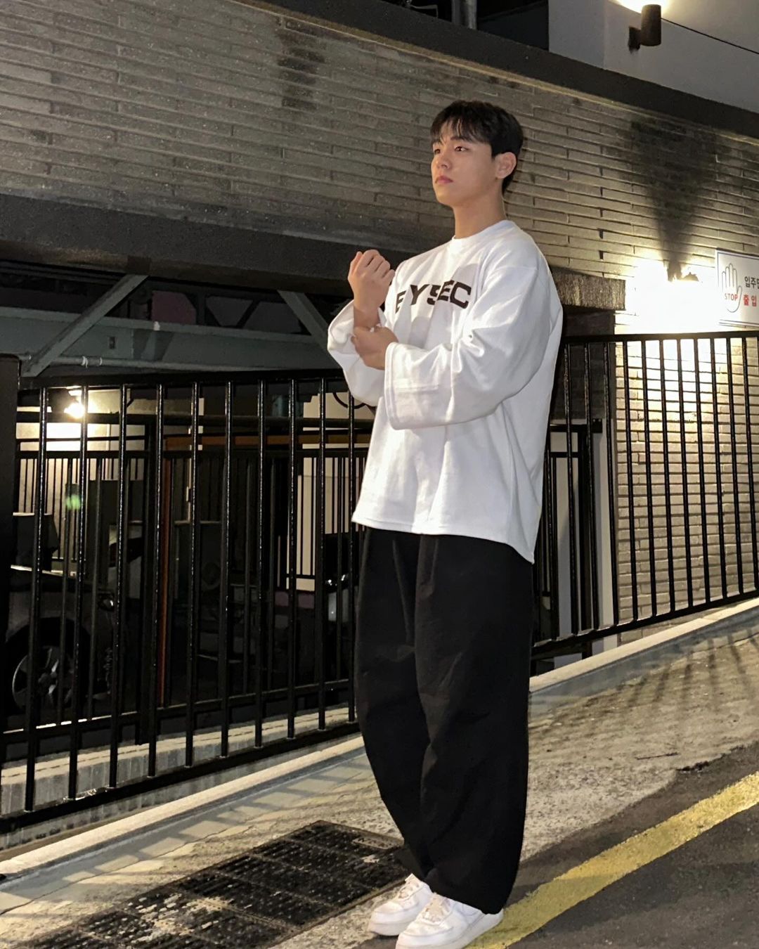 脱衣阳刚、穿衣可爱！韩国模特：李健熙 - 51虹马