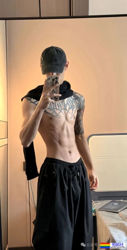 178的纹身薄肌痞帅男神,馋他身子! - 51虹马 178的纹身薄肌痞帅男神,馋他身子! - 51虹马