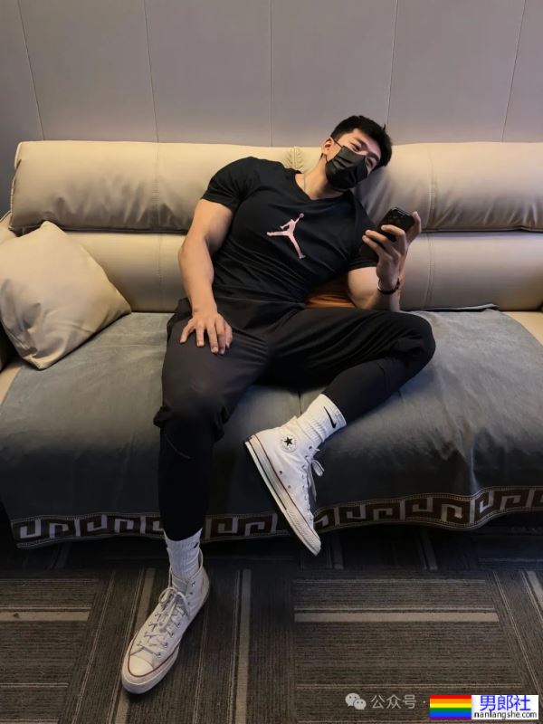 45码大脚黑皮体育生——我愿称之为天菜Top1！！！ - 51虹马