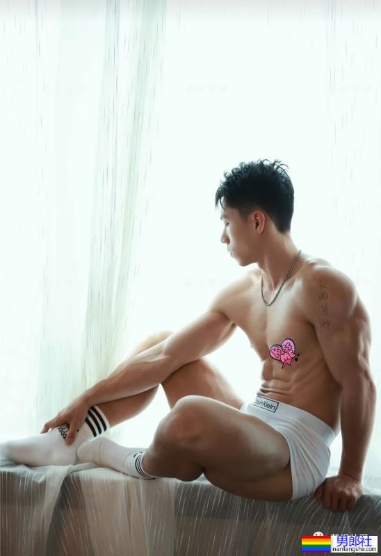 肌肉篮球小哥穿白袜拍写真，很多好看的图都裂了！ - 51虹马