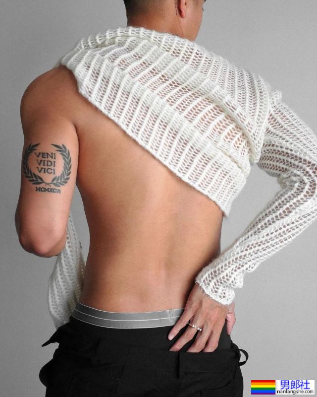 灰裤子不吃香了！蓝短裤不输汪大菲！ - 51虹马