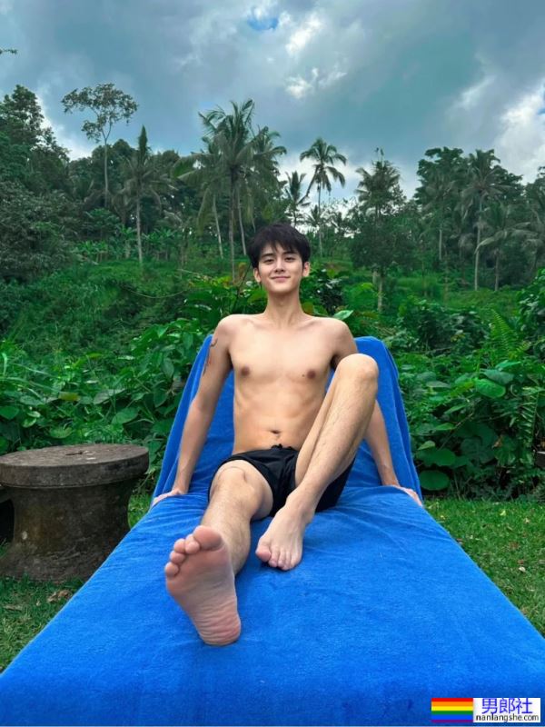 大过年在家看帅哥 - 51虹马