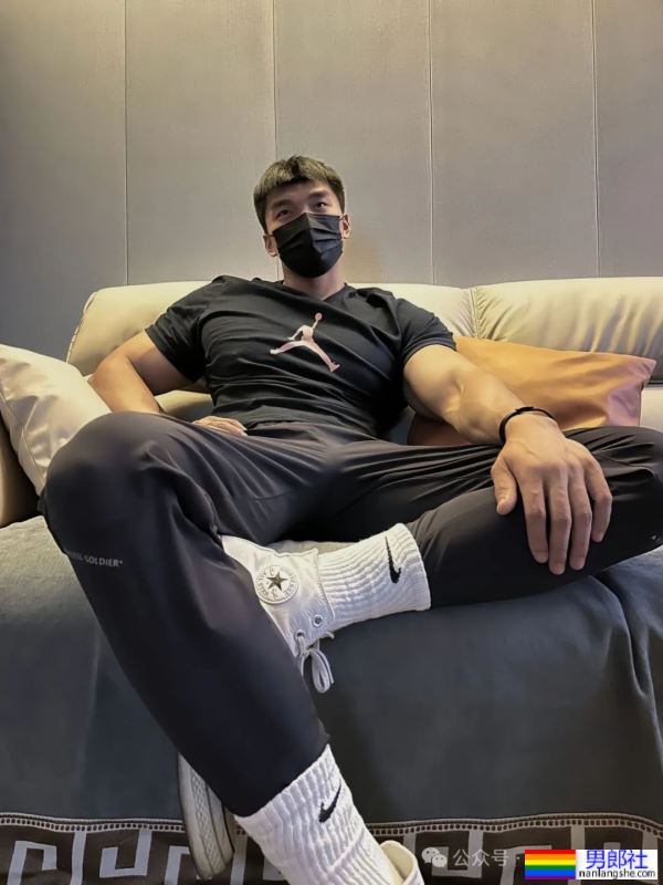 45码大脚黑皮体育生——我愿称之为天菜Top1！！！ - 51虹马