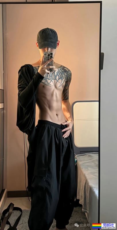 178的纹身薄肌痞帅男神,馋他身子! - 51虹马 178的纹身薄肌痞帅男神,馋他身子! - 51虹马