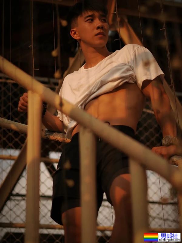 肌肉男人 - 51虹马