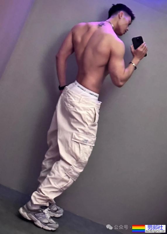 宽肩窄腰双开门身材男人，广东必吃榜top1，绝不可错过！ - 51虹马