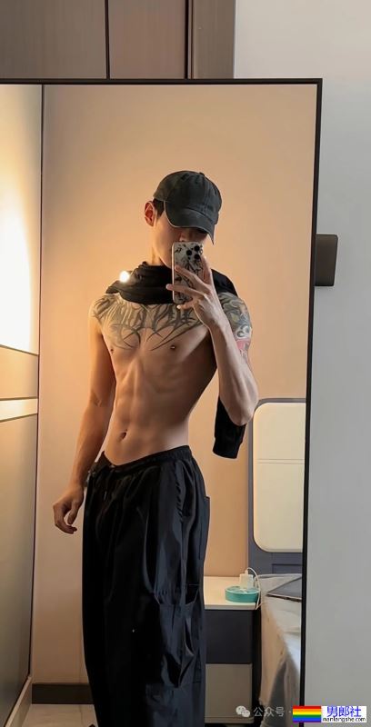 178的纹身薄肌痞帅男神，馋他身子！-51虹马