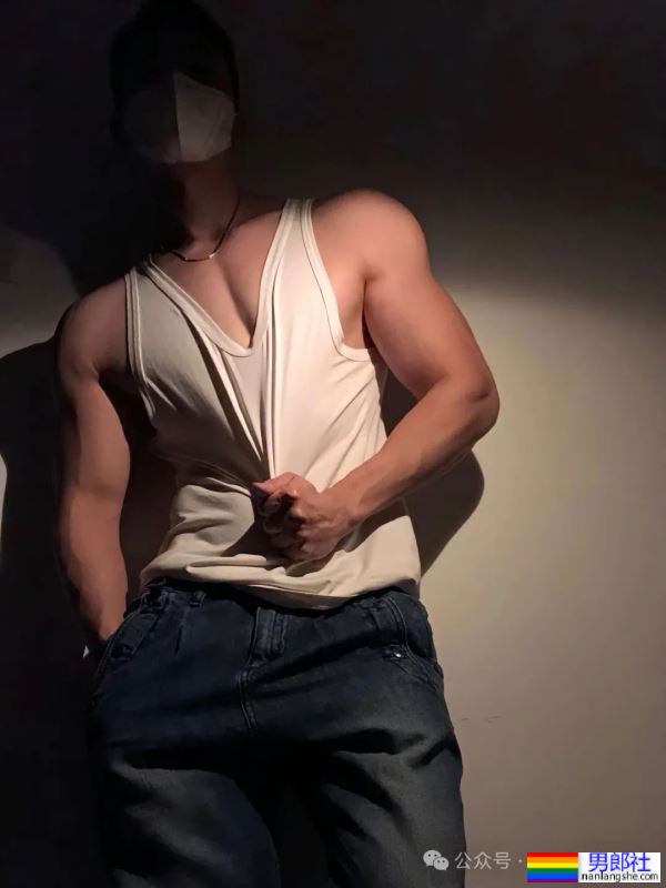 宽肩窄腰双开门身材男人，广东必吃榜top1，绝不可错过！ - 51虹马