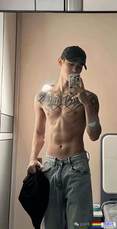 178的纹身薄肌痞帅男神,馋他身子! - 51虹马 178的纹身薄肌痞帅男神,馋他身子! - 51虹马