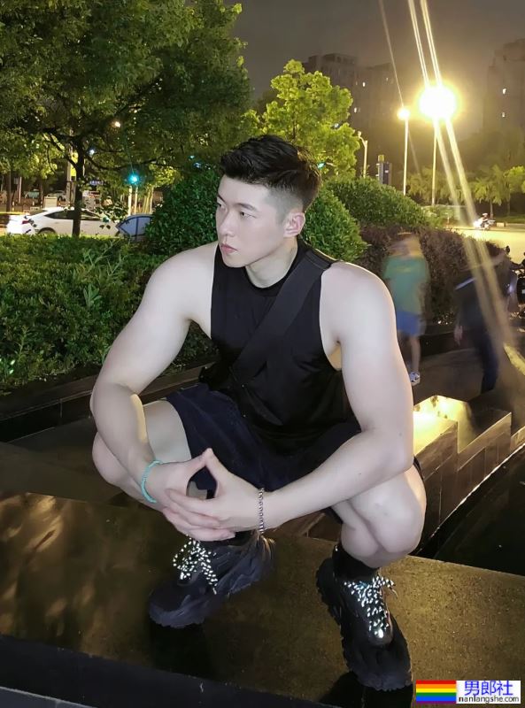 白白壮壮的男人，真的很香-51虹马