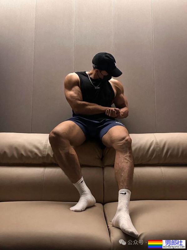 45码大脚黑皮体育生——我愿称之为天菜Top1！！！ - 51虹马