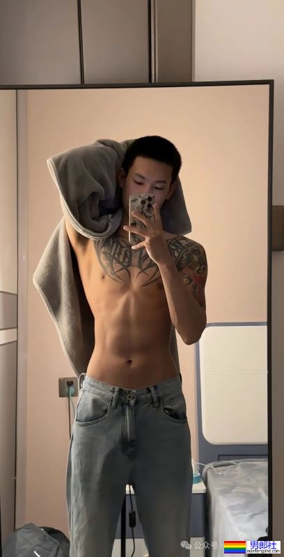 178的纹身薄肌痞帅男神,馋他身子! - 51虹马 178的纹身薄肌痞帅男神,馋他身子! - 51虹马