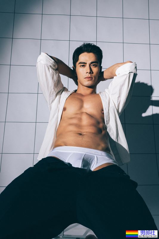 想喝我的木瓜牛奶吗？ 厚乳健身模特：Sean - 51虹马