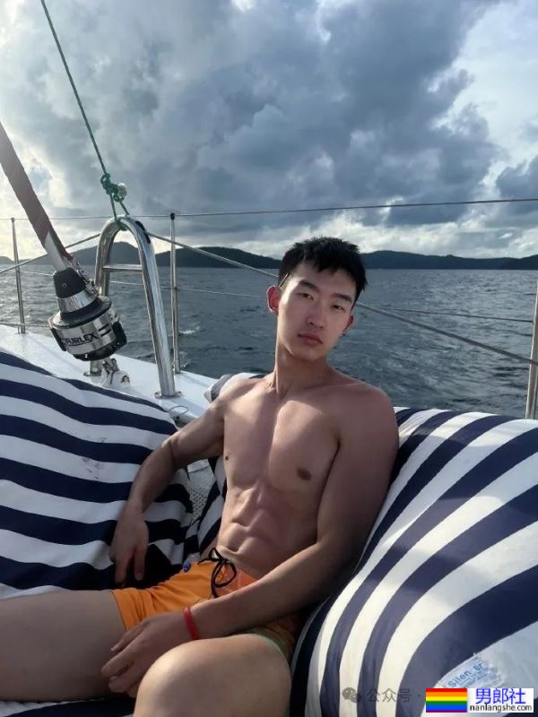 川渝冷白皮薄肌小哥哥,这身材把持不住了! - 51虹马 川渝冷白皮薄肌小哥哥,这身材把持不住了! - 51虹马