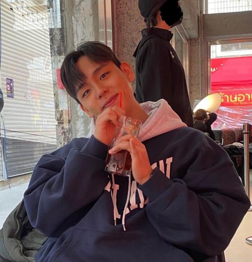 脱衣阳刚、穿衣可爱！韩国模特：李健熙 - 51虹马