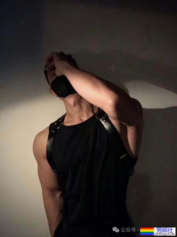 宽肩窄腰双开门身材男人，广东必吃榜top1，绝不可错过！ - 51虹马