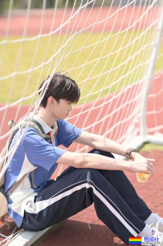 钻石男高，又白又修长 - 51虹马