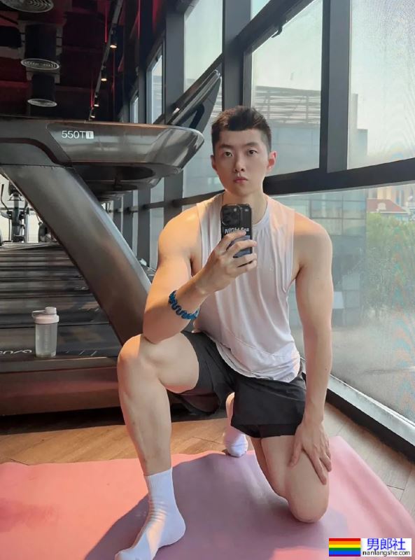 白白壮壮的男人，真的很香 - 51虹马