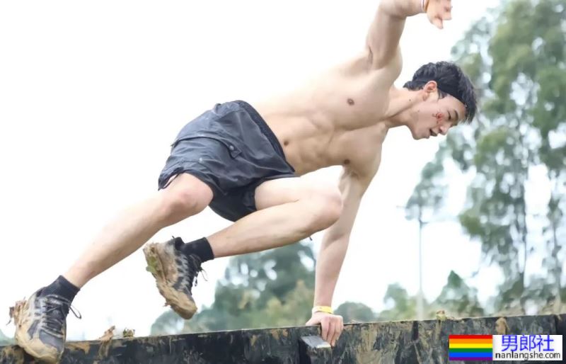 成都才有这样的白皮肌肉帅哥吧！ - 51虹马