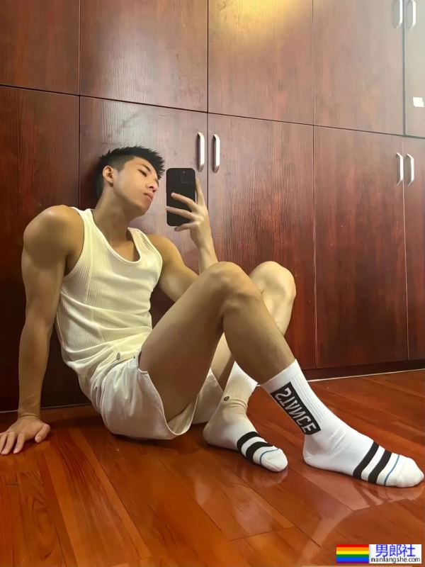 长腿小哥哥，线条感满满 - 51虹马