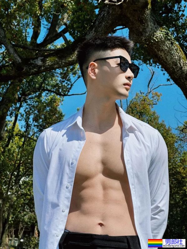 轻熟肌肉男 - 51虹马